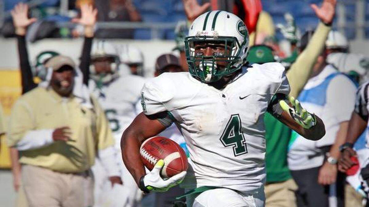 
Miami Central running back Anthony Jones runs the ball in the second quarter as they play Armwood in the 2014 Class 6A football championship at the Citrus Bowl in Orlando on Dec. 13, 2014.
