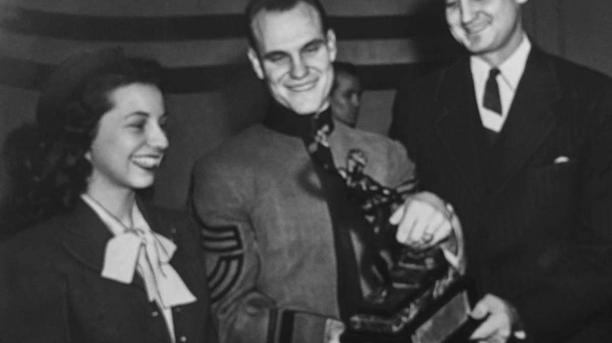Former U.S. Senator George Smathers (then a congressman) presents Arnold Tucker and his wife, Patricia Small, with the AAU's 1947 James E. Sullivan Award for ‘the outstanding amateur athlete in the United States’ for his role as quarterback of Army's national championship teams of the mid-1940s.