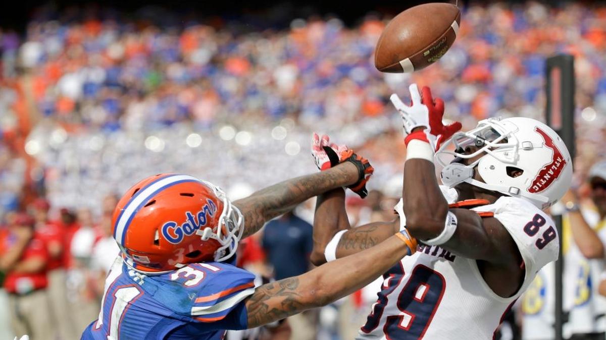 Florida defensive back Jalen Tabor (31) breaks up a pass intended for Florida Atlantic wide receiver Darius James (89) during the second half of an NCAA college football game, in Gainesville, Fla.