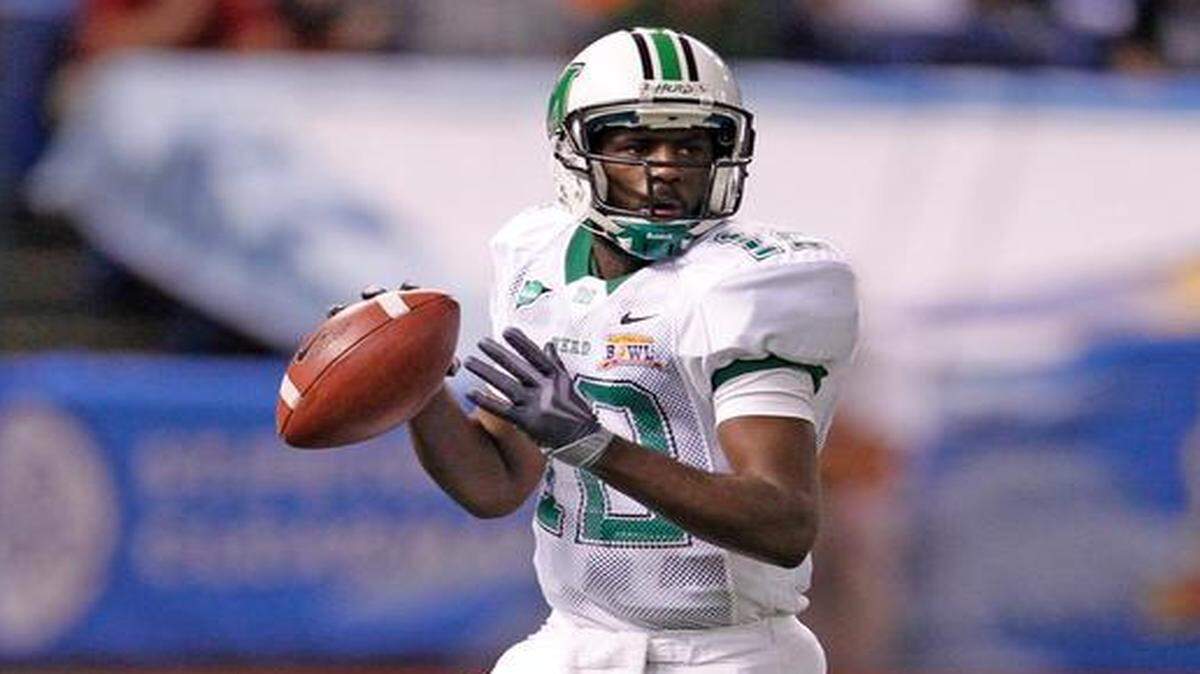 
Marshall quarterback Rakeem Cato sets up to pass in the first quarter during the game Florida International University Panthers vs. Marshall Thundering Herd for the Beef 'O' Brady's Bowl at Tropicana Field in St. Petersburg on Tuesday, Dec. 20, 2011.
