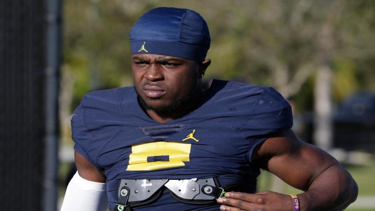 Michigan linebacker Jabrill Peppers arrives for NCAA college football practice, Tues., Dec. 27, 2016, in Miami. Michigan plays Florida State in the Orange Bowl Friday.