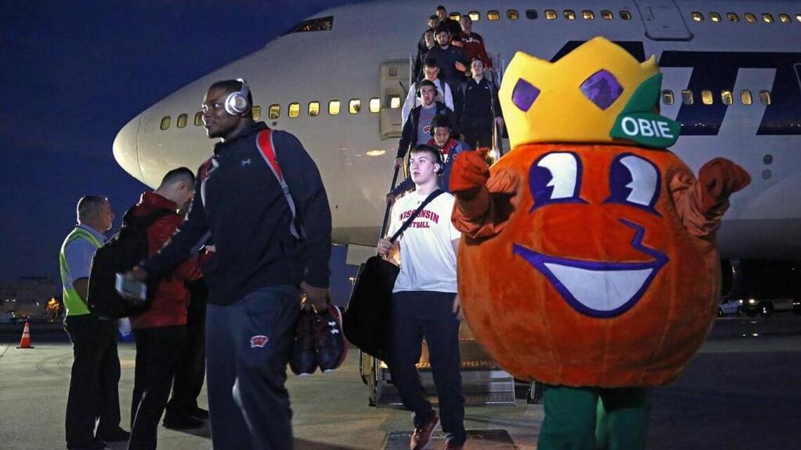 Wisconsin arrives late in sunny Miami for Orange Bowl after its plane needed to defrost
