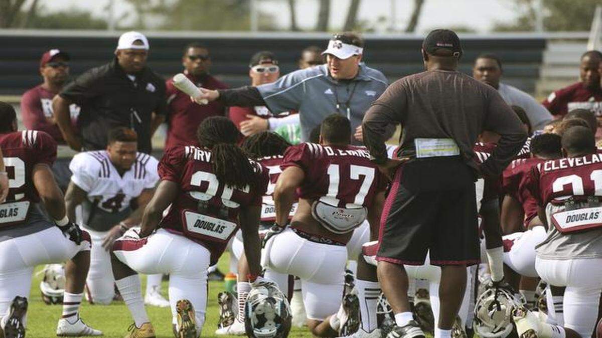 
 Mississippi State coach Dan Mullen, talking to his team during Saturday’s practice at Barry, wants his players to be ‘mentally prepared.’
