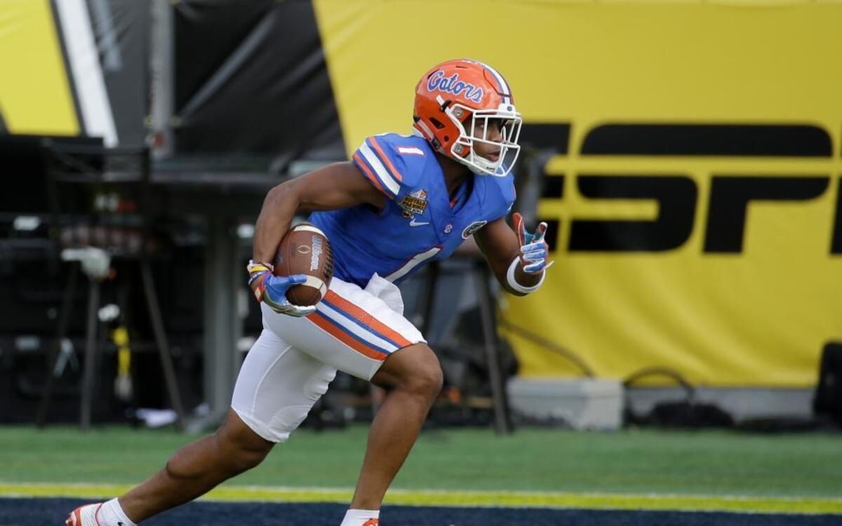 Florida 's Vernon Hargreaves III returns a kickoff against Michigan during the first half of the Citrus Bowl NCAA college football game, Friday, Jan. 1, 2016, in Orlando, Fla.