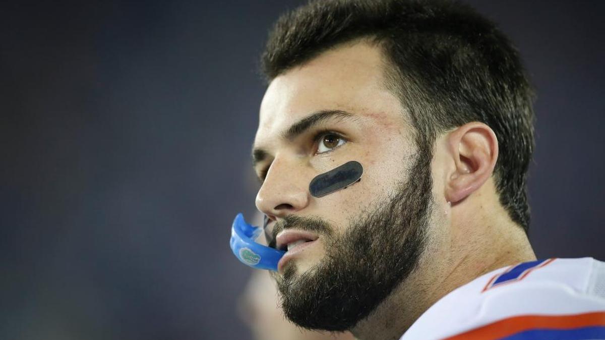 
Florida quarterback Will Grier watches a play on the scoreboard in the first half against Kentucky, Saturday, Sept. 19, 2015, in Lexington, Ky. 
