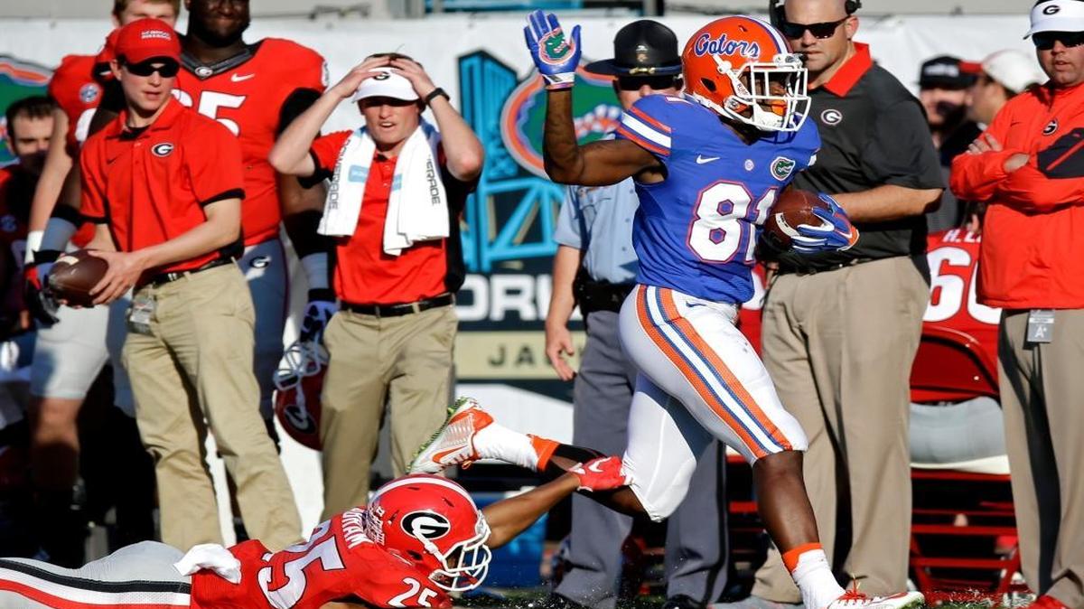 Florida wide receiver Antonio Callaway (81), right, runs for a 66-yard touchdown after catching a pass in front of Georgia safety Johnathan Abram (25) during the first half of an NCAA college football game Saturday, Oct. 31, 2015, in Jacksonville, Fla.
