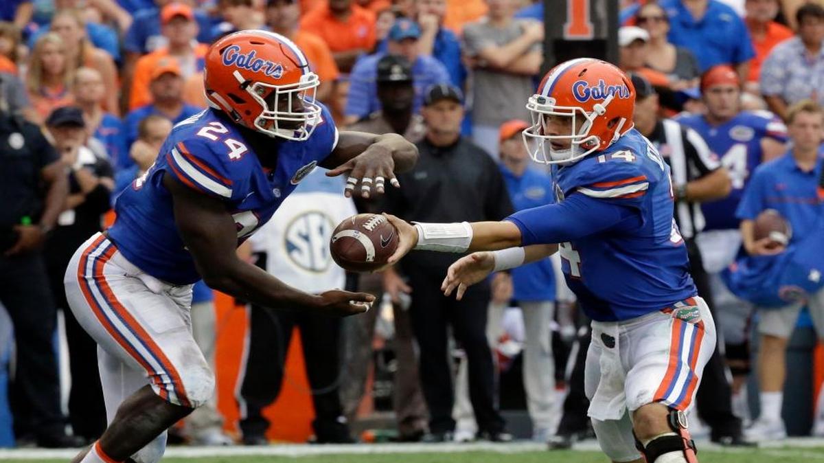 Florida quarterback Luke Del Rio (14) hands of the ball to running back Mark Thompson (24) during the second half of an NCAA college football game against Missouri, Sat., Oct. 15, 2016, in Gainesville, Fla. Florida won 40-14.