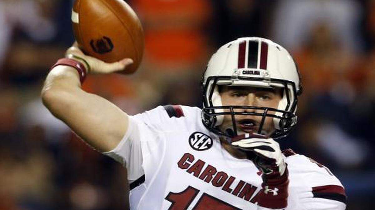 
South Carolina quarterback Dylan Thompson (17) throws a pass against Auburn on Saturday, Oct. 25, 2014, in Auburn, Ala. 
