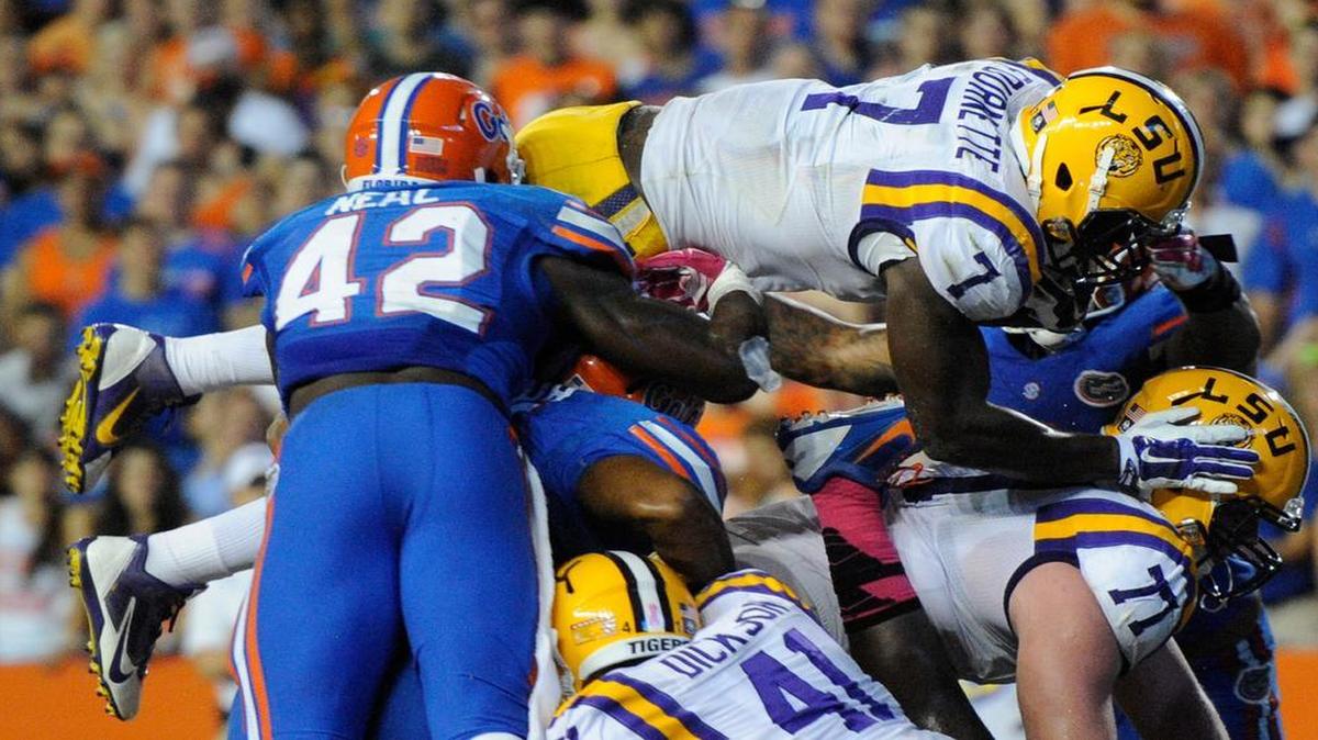 
LSU’s Leonard Fournette, scoring on a 2-yard run against UF last season in a dramatic victory, averages 204.5 yards per game.
