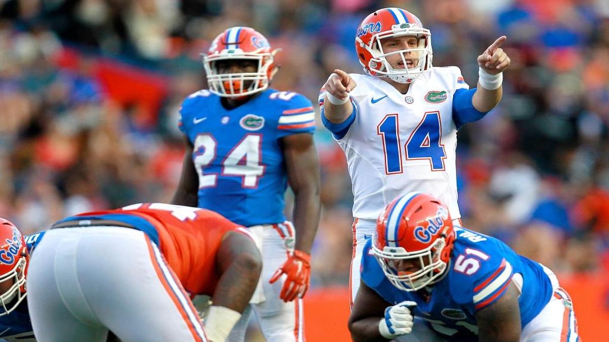 Florida quarterback Luke Del Rio points out defenders during the Orange and Blue Debut Spring Game at Ben Hill Griffin Stadium on Friday, April 8, 2016 in Gainesville, Fla.