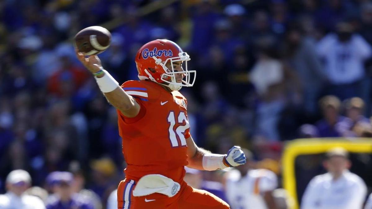 Florida quarterback Austin Appleby (12) passes in the first half an NCAA college football game against LSU in Baton Rouge, La., Saturday, Nov. 19, 2016. Florida won 16-10.