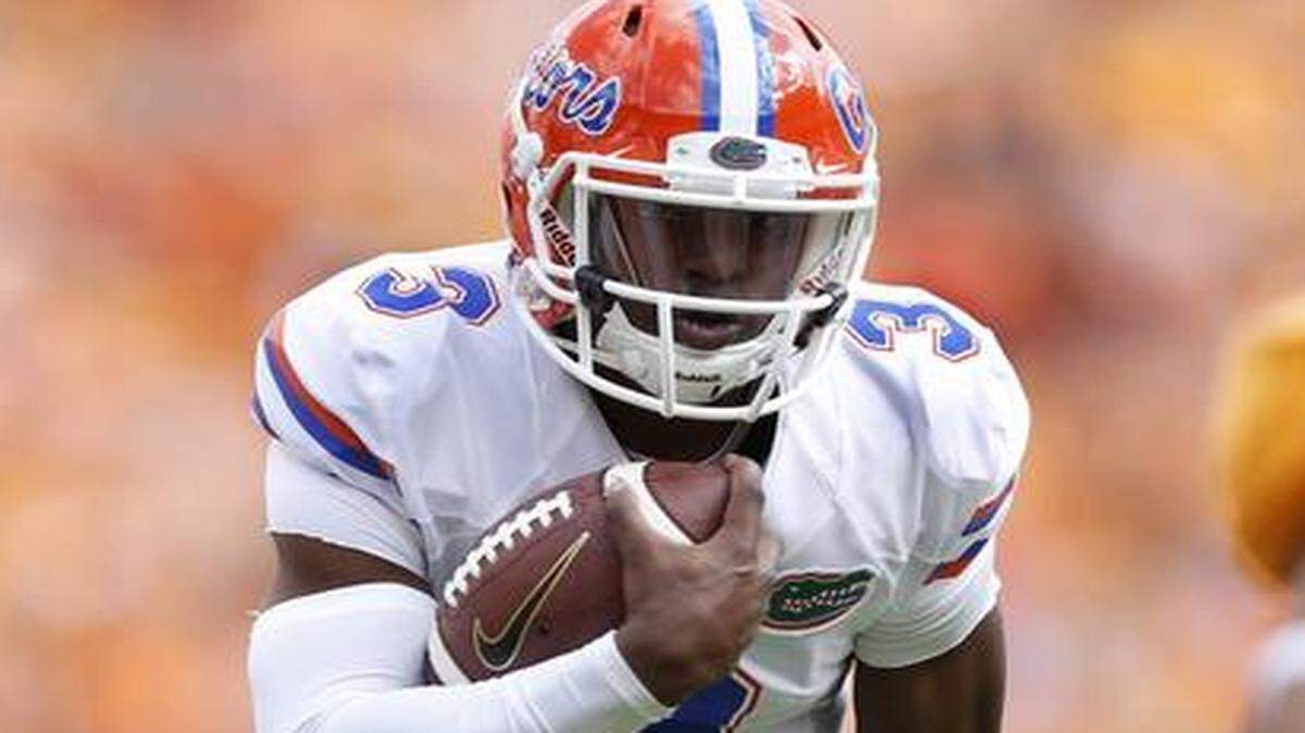 
Treon Harris of the Florida Gators runs with the ball in the second half of the game against the Tennessee Volunteers at Neyland Stadium on Oct. 4, 2014 in Knoxville, Tennessee. Florida defeated Tennessee 10-9. 
