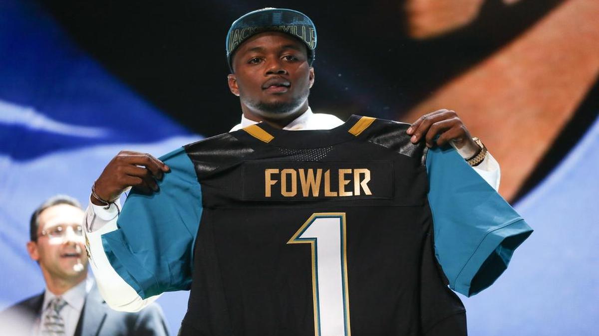 
Dante Fowler Jr. of the Florida Gators holds up a jersey after being chosen #3 overall by the Jacksonville Jaguars during the first round of the 2015 NFL Draft at the Auditorium Theatre of Roosevelt University on April 30, 2015 in Chicago, Illinois. 
