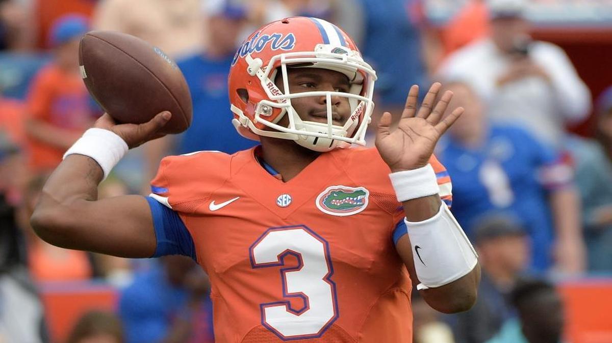 
Florida quarterback Treon Harris (3) warms up before a game against Mississippi on Oct. .
