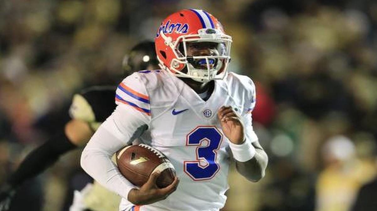 
Florida quarterback Treon Harris (3) runs 33 yards for a touchdown against Vanderbilt in the fourth quarter of an NCAA college football game Saturday, Nov. 8, 2014, in Nashville, Tenn. Florida won 34-10. 
