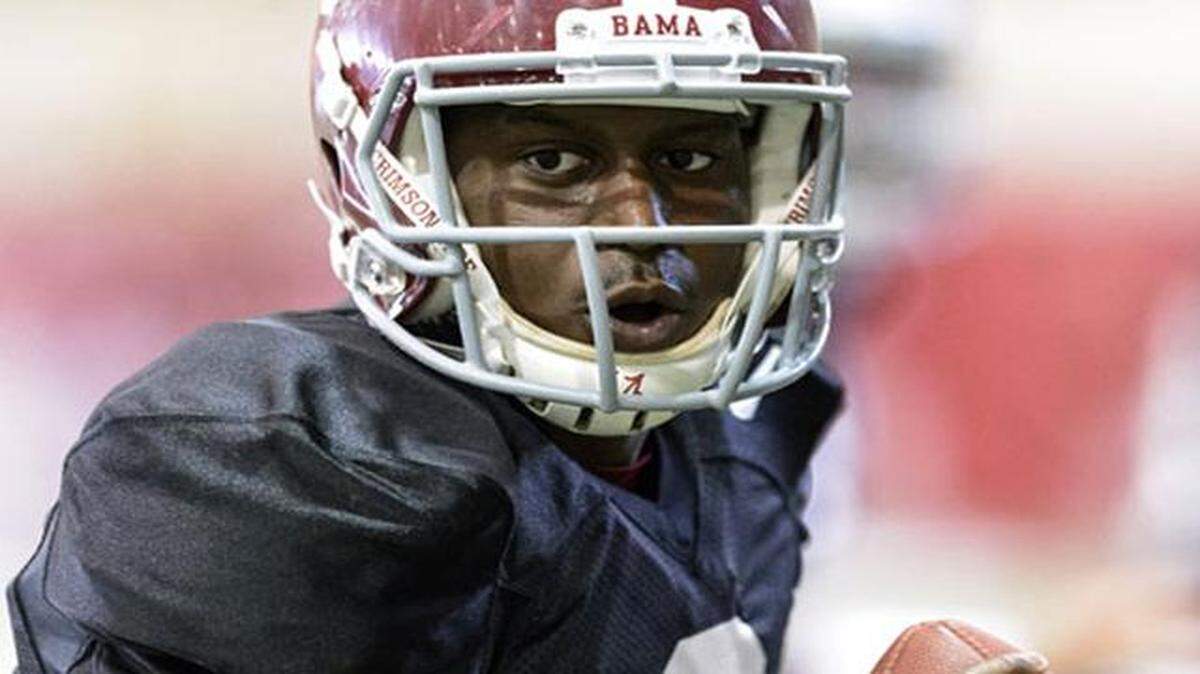 
Alabama quarterback Blake Sims (6) works through drills during Alabama football practice, Wednesday, Sept. 17, 2014, at the Hank Crisp Indoor Facility in Tuscaloosa, Ala.
