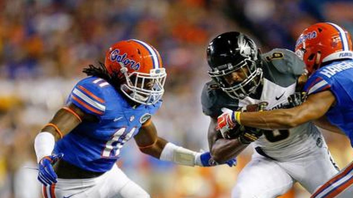 
 Marcus Murphy #6 of the Missouri Tigers runs on a handoff from Maty Mauk #7 as Neiron Ball #11 and Vernon Hargreaves, III #1 of the Florida Gators defend during the first half of the game at Ben Hill Griffin Stadium on October 18, 2014 in Gainesville, Florida. 
