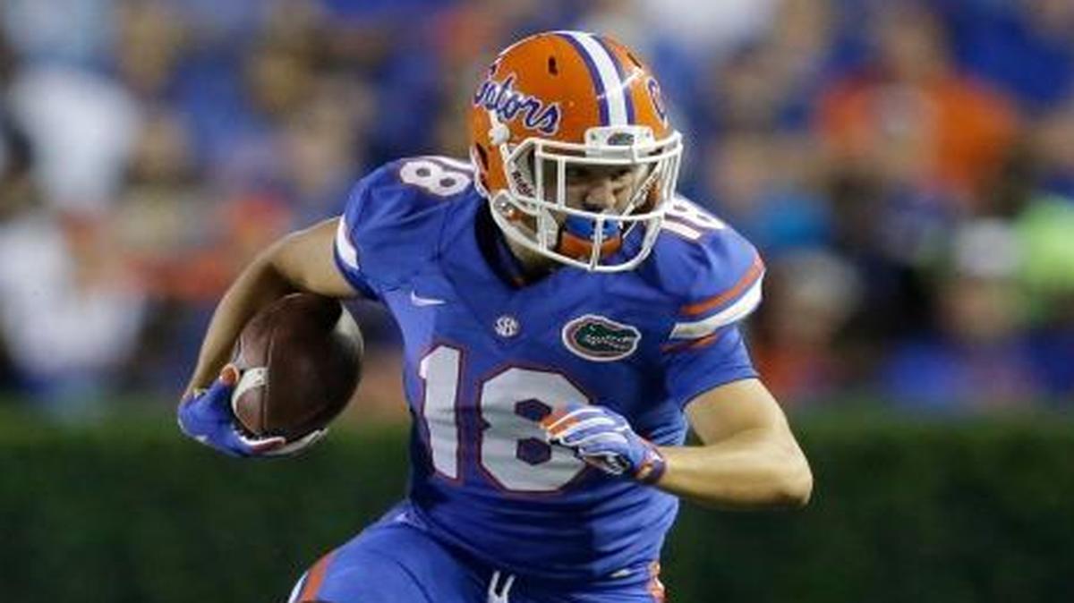 
Florida wide receiver C.J. Worton (18) runs after a reception against New Mexico State during the second half of an NCAA college football game, Saturday, Sept. 5, 2015, in Gainesville, Fla. Florida won 61-13. 
