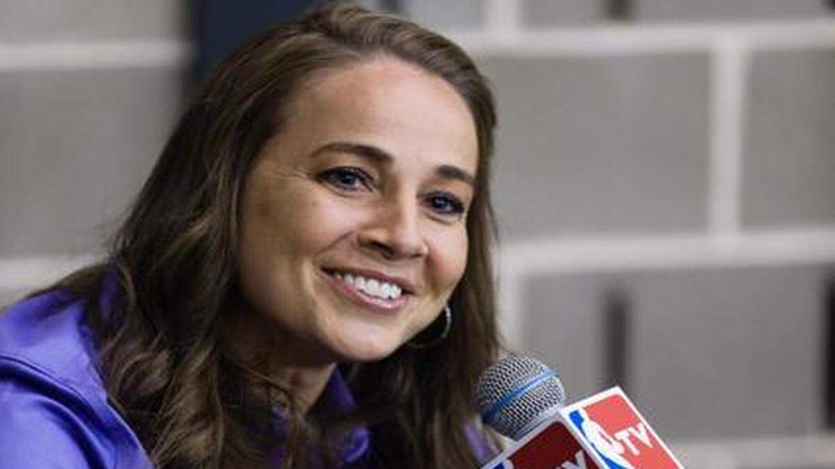 
WNBA star Becky Hammon takes questions from the media at the San Antonio Spurs practice facility after being introduced as an assistant coach with the team Tuesday, Aug. 5, 2014 in San Antonio. 
