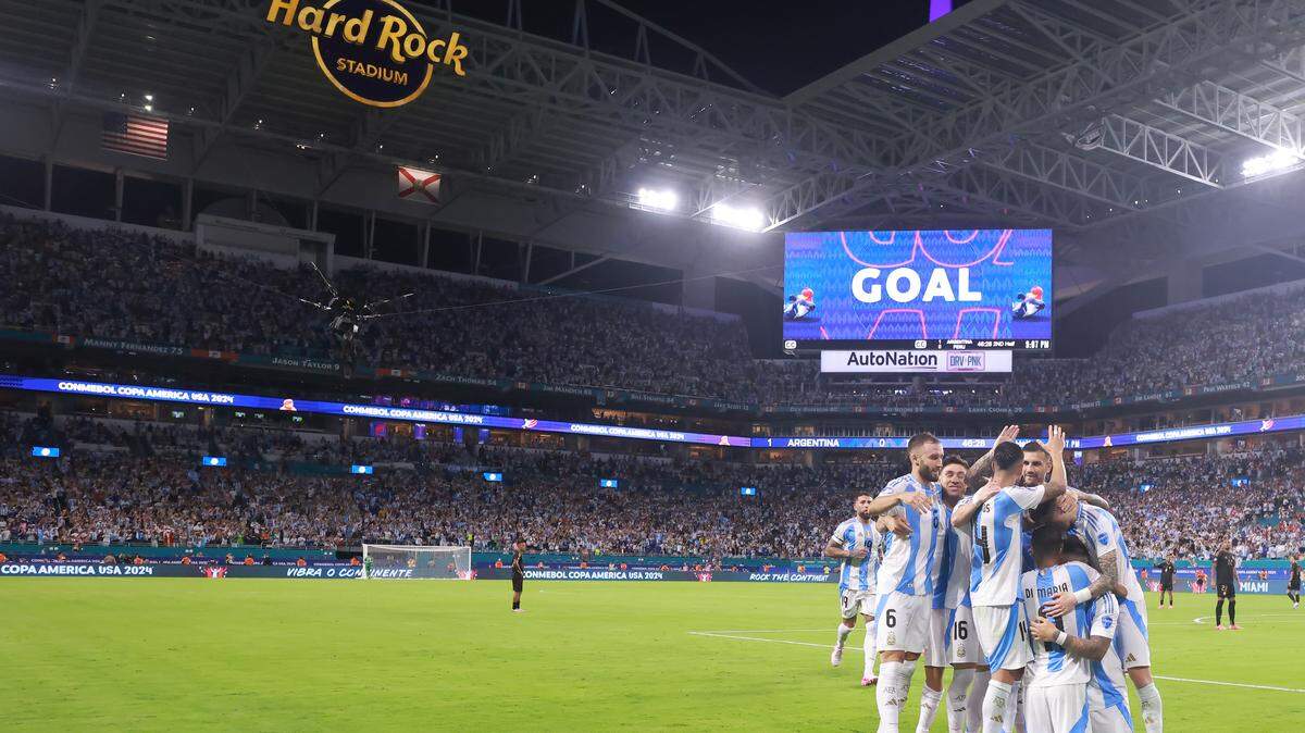 MIAMI GARDENS, FLORIDA - JUNE 29: Lautaro Martinez of Argentina celebrates with teammates after scoring the team's first goal  during the CONMEBOL Copa America 2024 Group A match between Argentina and Peru at Hard Rock Stadium on June 29, 2024 in Miami Gardens, Florida. 