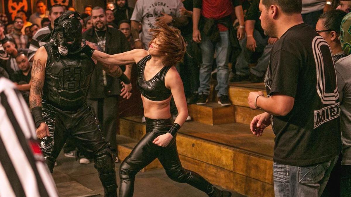 Pentagon Dark vs. The Black Lotus Triad in this newest episode of “Lucha Underground” at 8 p.m. ET Wednesday, Nov. 30 on El Rey Network. Rodolfo Roman of The Roman Show interviewed Pentagon Dark in Spanish last week in Miami.