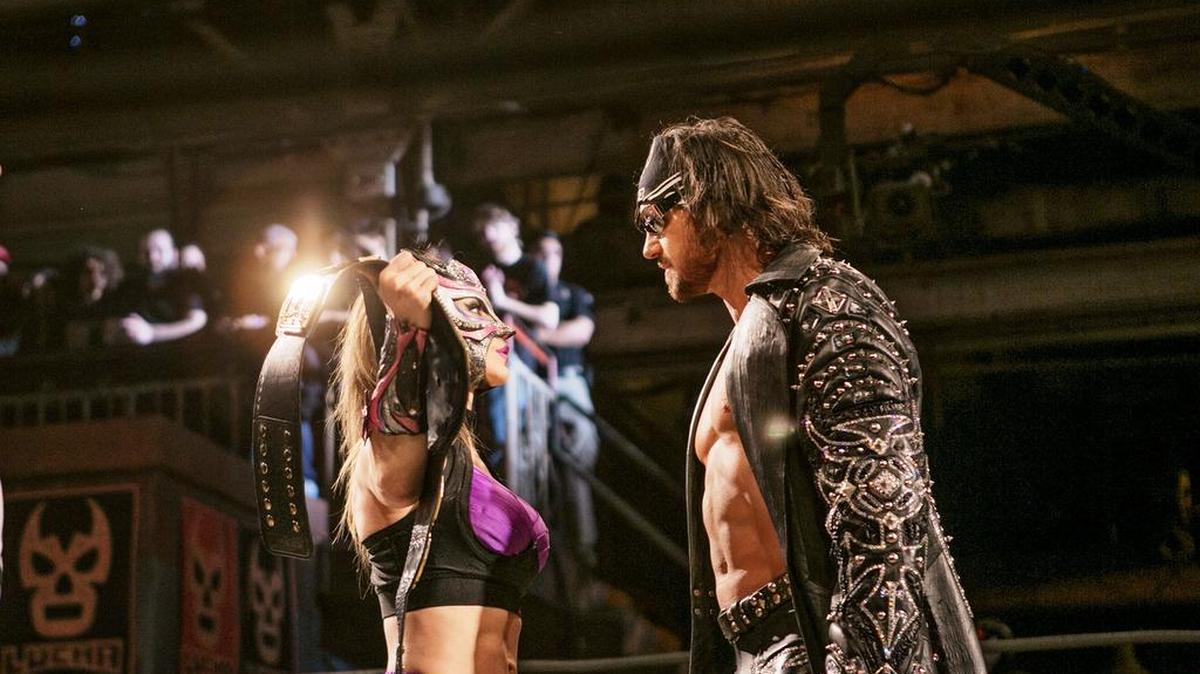 Johnny Mundo has his eyes on Sexy Star’s shiny new title in this newest episode of “Lucha Underground” at 8 p.m. ET Wednesday, Nov. 23 on El Rey Network. Star made history by becomeing the first woman to win the title at Aztec Warfare III.