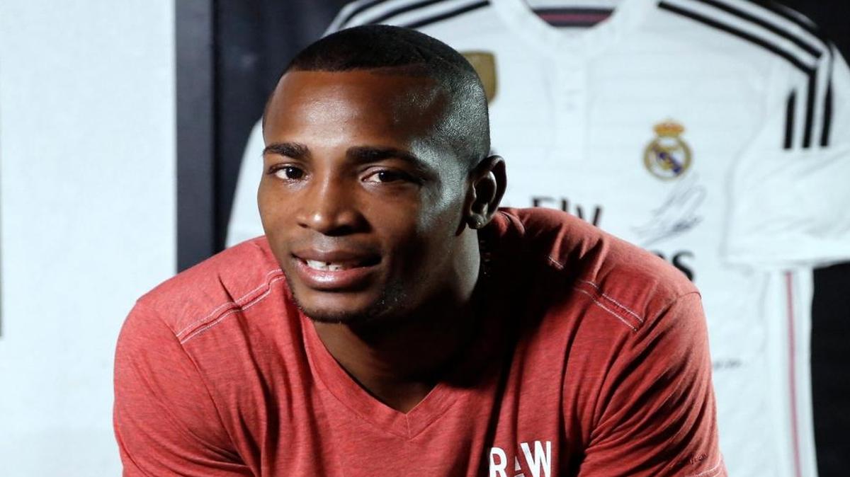 Super-welterweight champion Erislandy Lara will return to Hialeah Park and Casino on January 13 to defend his title. Lara will face former champion Yuri Foreman.