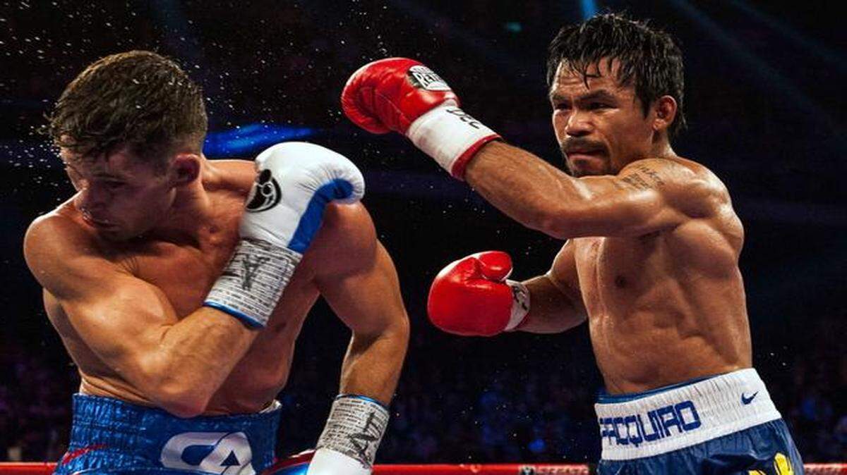 
Manny Pacquiao of the Philippines (R) fights against Chris Algieri of the U.S. during their World Boxing Organization welterweight title bout at the Cotai Arena in Macau on Nov. 23, 2014.
