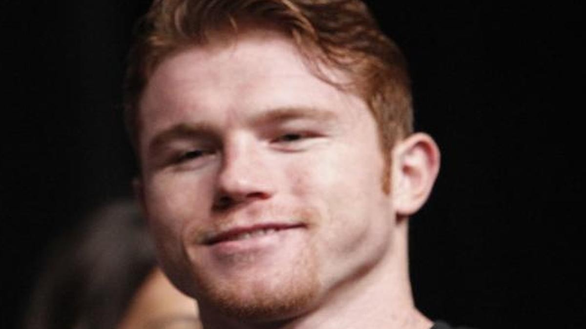 Saul “Canelo” Alvarez, right, opted for a little-known opponent when the Mexico native returns to the ring Saturday night. Alvarez will face England’s Liam Smith for a super-welterweight belt at AT&T Stadium in Arlington, Texas.