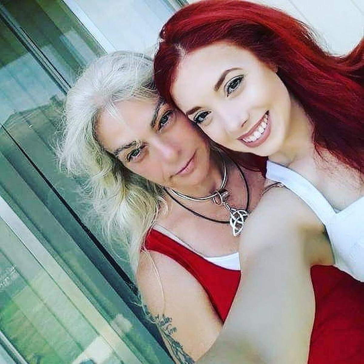 Taeler Hendrix and her mom