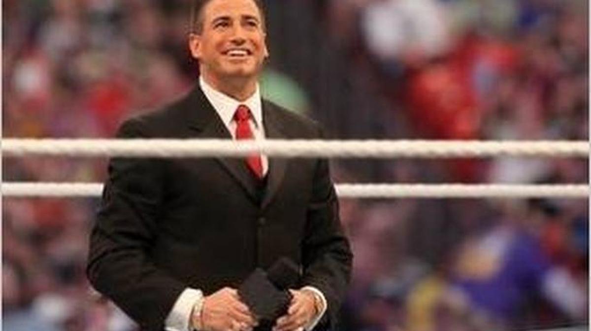 “Best Seat in the House” chronicles Justin Roberts’ ambitious journey to becoming a full-time WWE ring announcer for more than a decade.