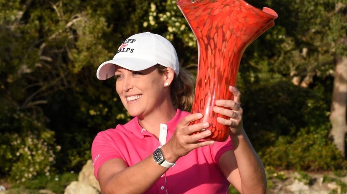 Cristie Kerr holds up the trophy after winning the LPGA Kia Classic golf tournament Sunday, March 29, 2015 in Carlsbad, Calif.