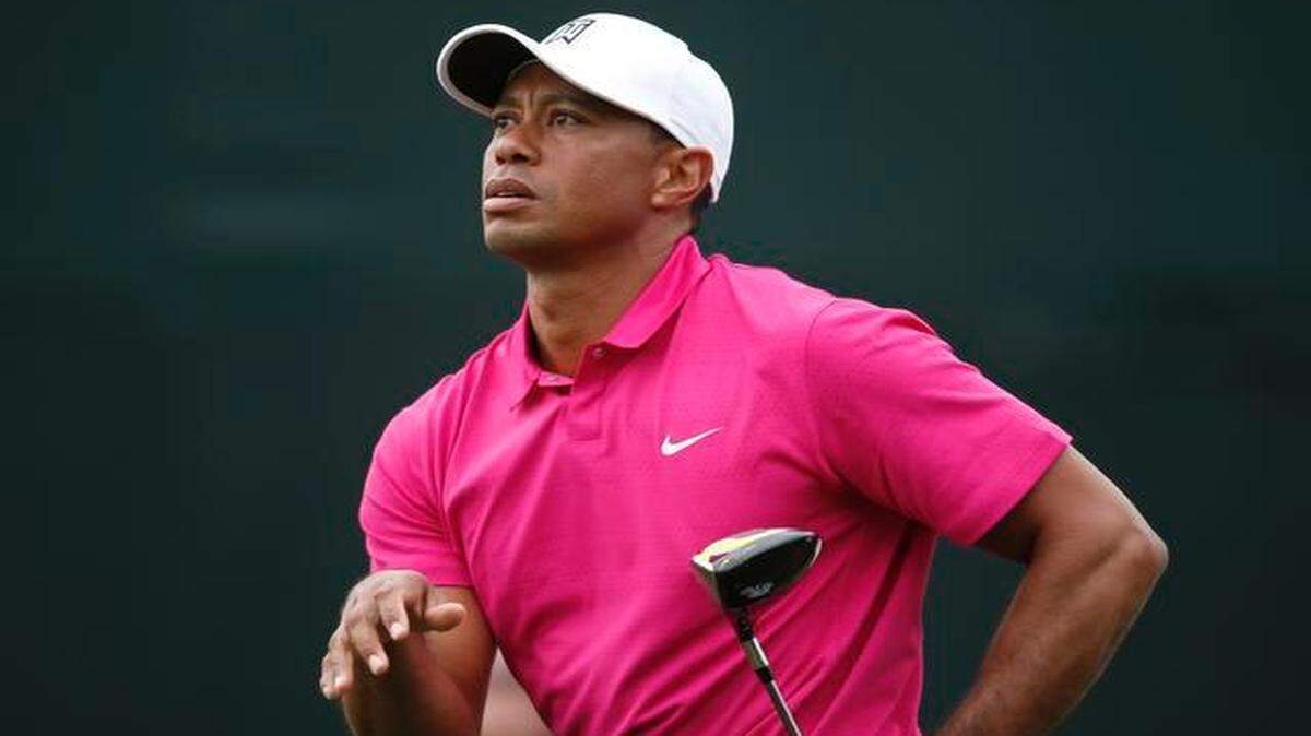 
Tiger Woods tees off on the 17th hole during the first round of the Phoenix Open golf tournament, Thursday, Jan. 29, 2015, in Scottsdale, Ariz. 
