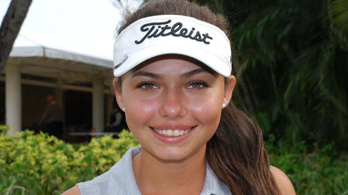 Alexa Pano sank a 4-foot par putt to halve the 18th hole and defeat Courtney McKim 1 up on Wednesday.
