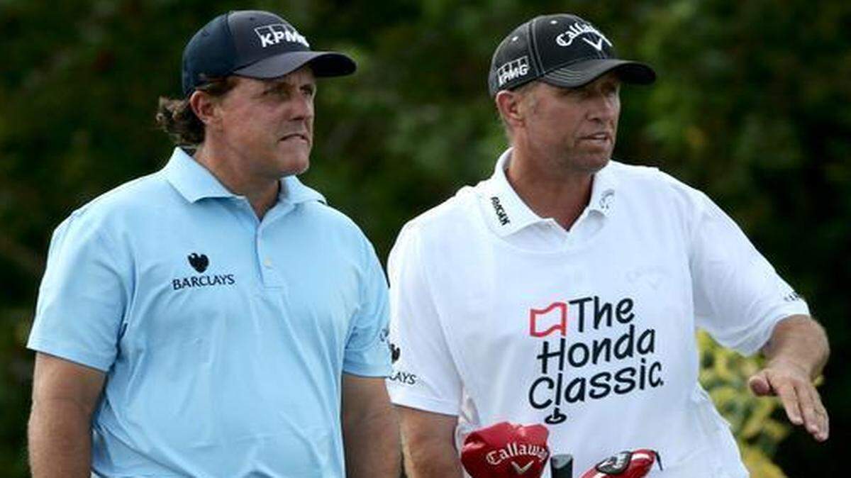 
Phil Mickelson and his caddie Jim “Bones” Mackay are seen on the 15th tee during the continuation of the third round of The Honda Classic at PGA National Resort & Spa on March 1, 2015 in Palm Beach Gardens, Florida. 
