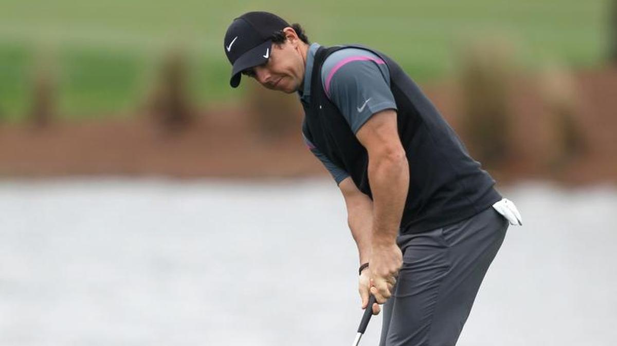 Rory McIlroy, watching a putt during last year’s Honda Classic, had vision surgery last year and is focused on regaining the No. 1 ranking in 2016.