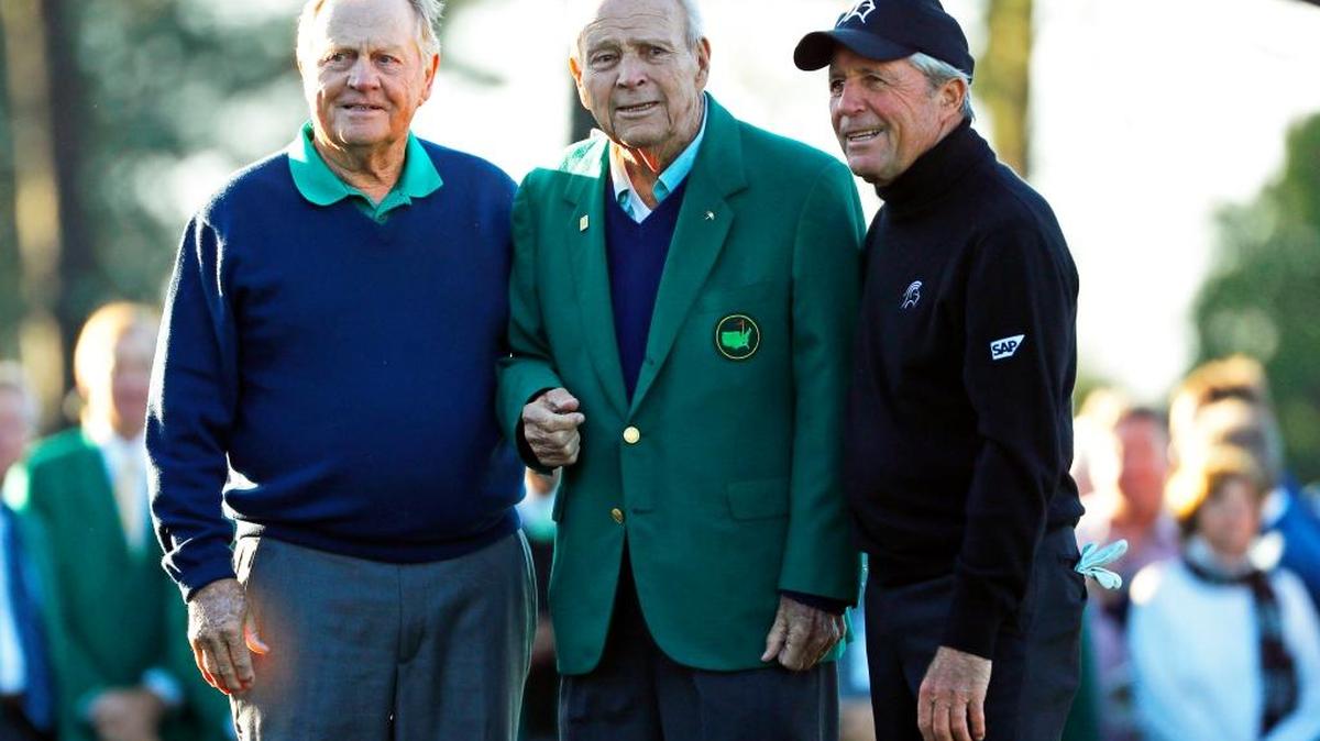 From left, Jack Nicklaus, Arnold Palmer and Gary Player pose during the ceremonial first tee before the first round of the Masters golf tournament Thurs., April 7, 2016, in Augusta, Ga.