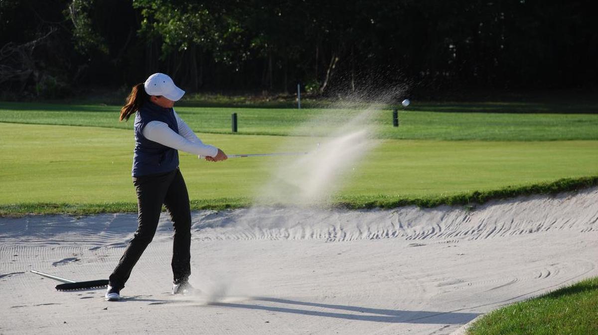 Meghan Stasi sank five birdie putts, including a 33-footer on the final hole, to defeat Alexa Pano 5 and 4 for the Amateur division title in the 86th Ione D. Jones/Doherty Women’s Amateur Championship on Friday.