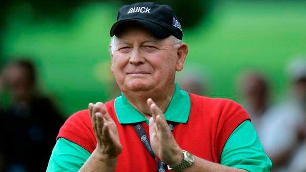 
Billy Casper attends the Pro-Am round of the Buick Open in Grand Blanc, Mich. Casper, a prolific winner on the PGA Tour whose career was never fully appreciated in the era of the “Big Three,” died Saturday, Feb. 7, 2015, at his home in Utah. He was 83. 
