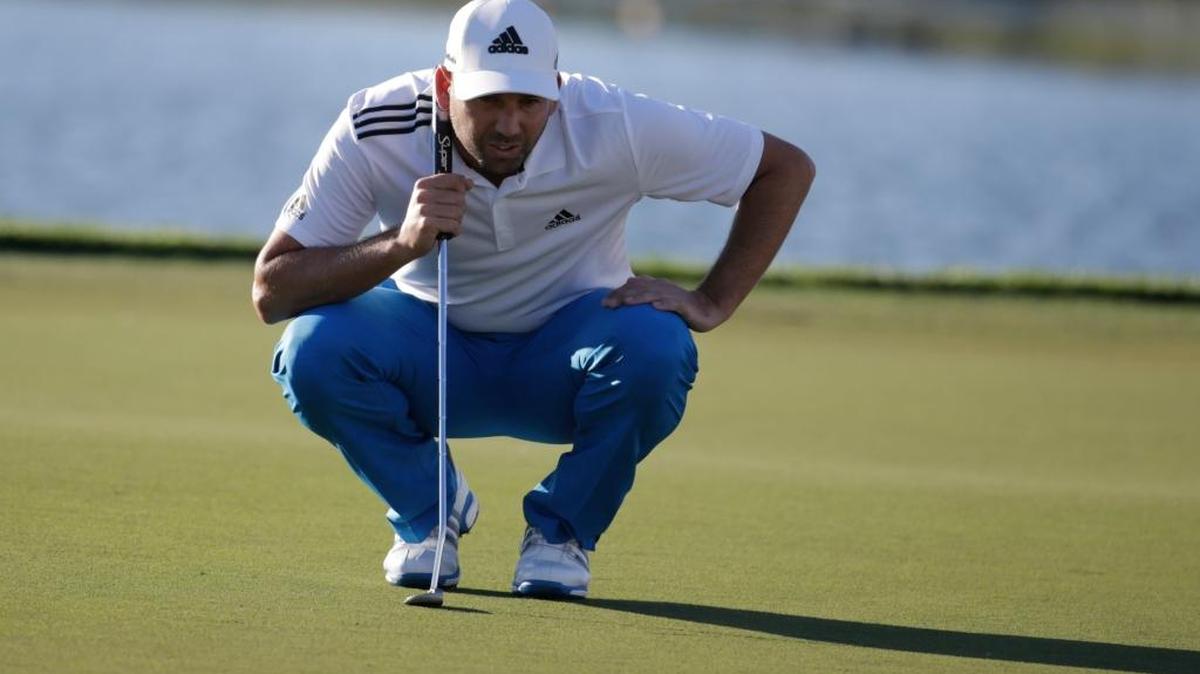 Sergio Garcia, of Spain, lines up a putt on the 16th hole during the first round of the Honda Classic golf tournament, Thursday, Feb. 25, 2016, in Palm Beach Gardens, Florida.