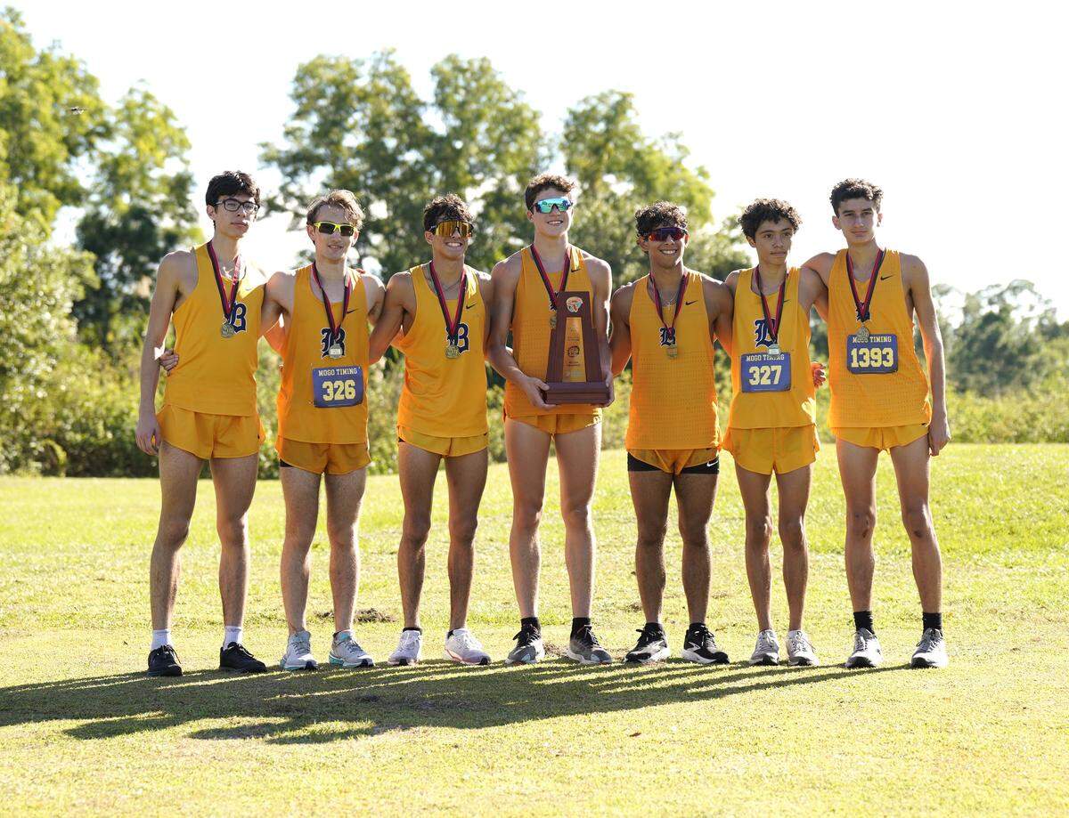 The powerhouse Belen Jesuit boys’ cross-country team dominated once again en route to the program’s 29th region title.