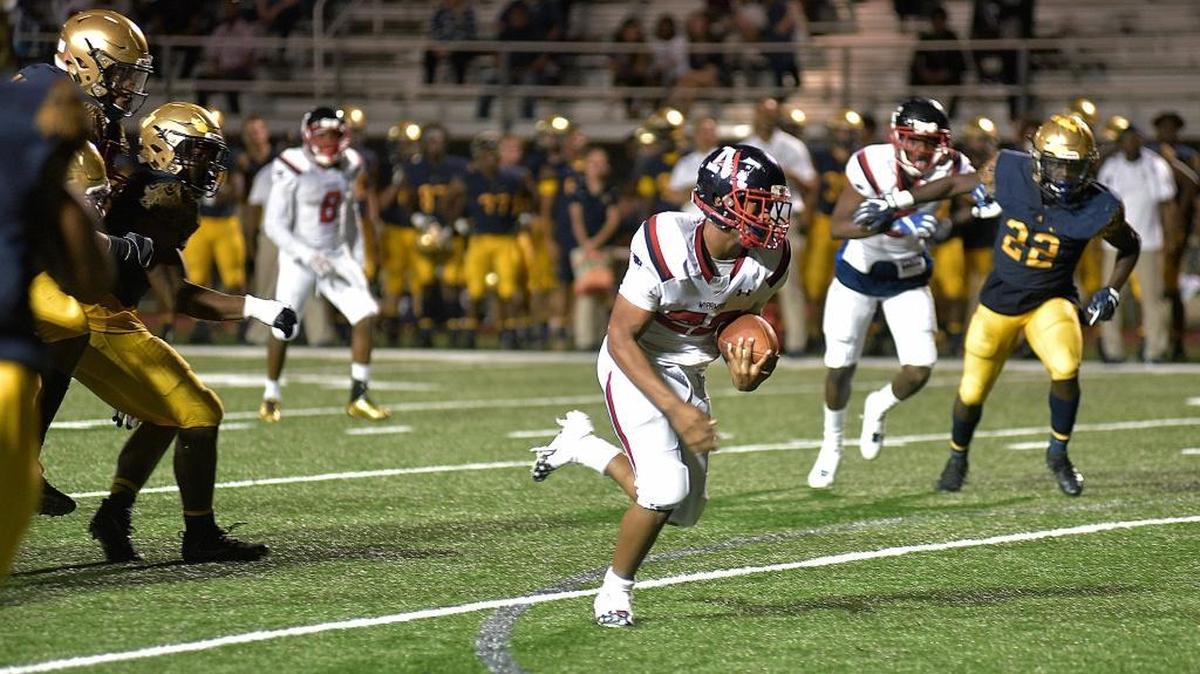 Miramar's Katravis Geter runs for the end zone during the second half of their game, Friday, November 3, 2017.