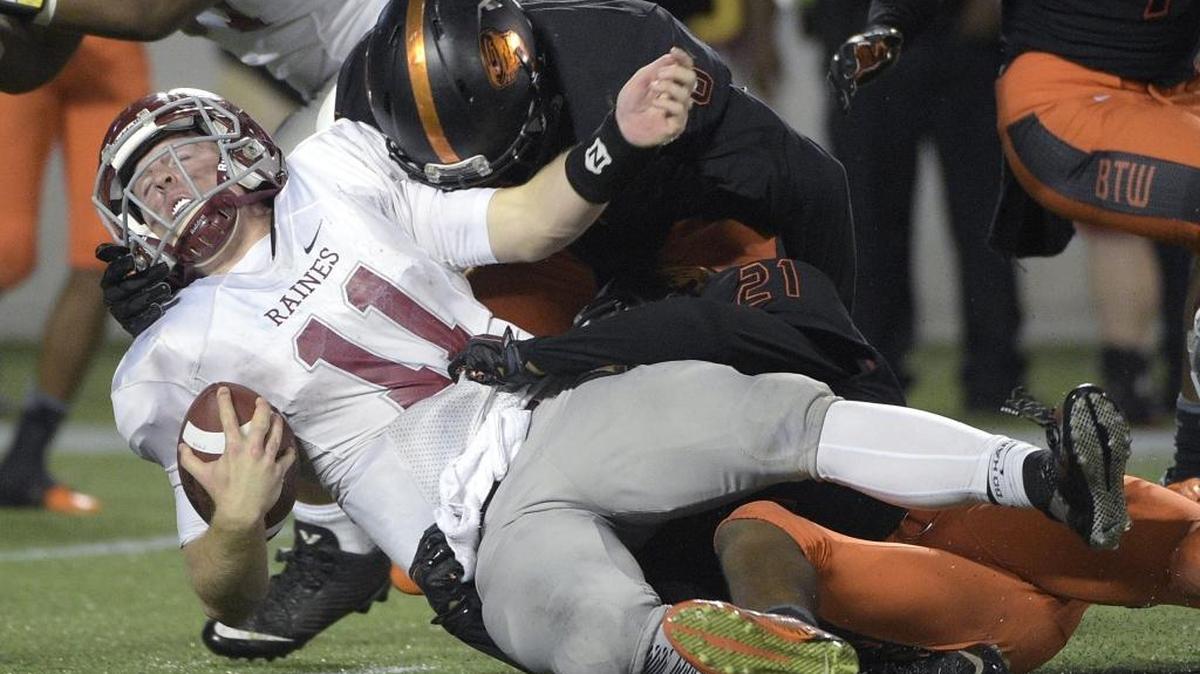 Booker T. Washington defensive back Richard Dames, seen here sacking the quarterback in the 2015 state championship game, had three interceptions Friday in the Miami-Dade North-South All-Star Game. ( Photo/Phelan M. Ebenhack)