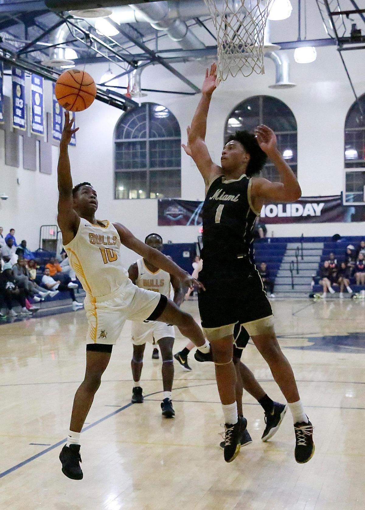 Northwestern Dwight Carter (10) shoots against Miami Senior High during the GMAC Boy’s championship basketball game Saturday, January 25, 2025 at Miami Senior HS in Miami. Andrew Uloza / for Miami Herald