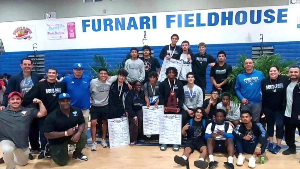 Mater Lakes, Somerset, South Dade win at region wrestling. Girl qualifies for boys’ state. Plus more sports
