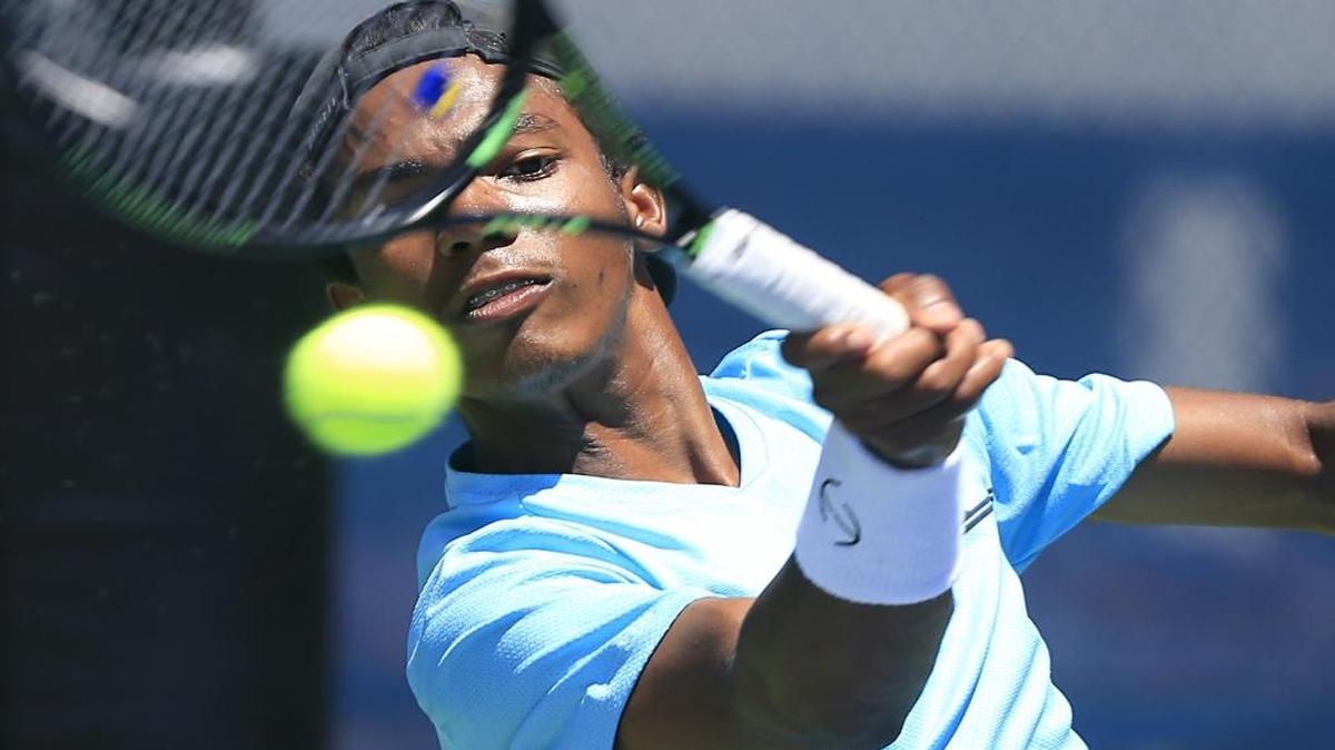 Palmetto’s Randy Wilson, above, won his singles match against Miami Beach’s Quinn Mcleod to help his team win the GMAC championship on Tuesday.