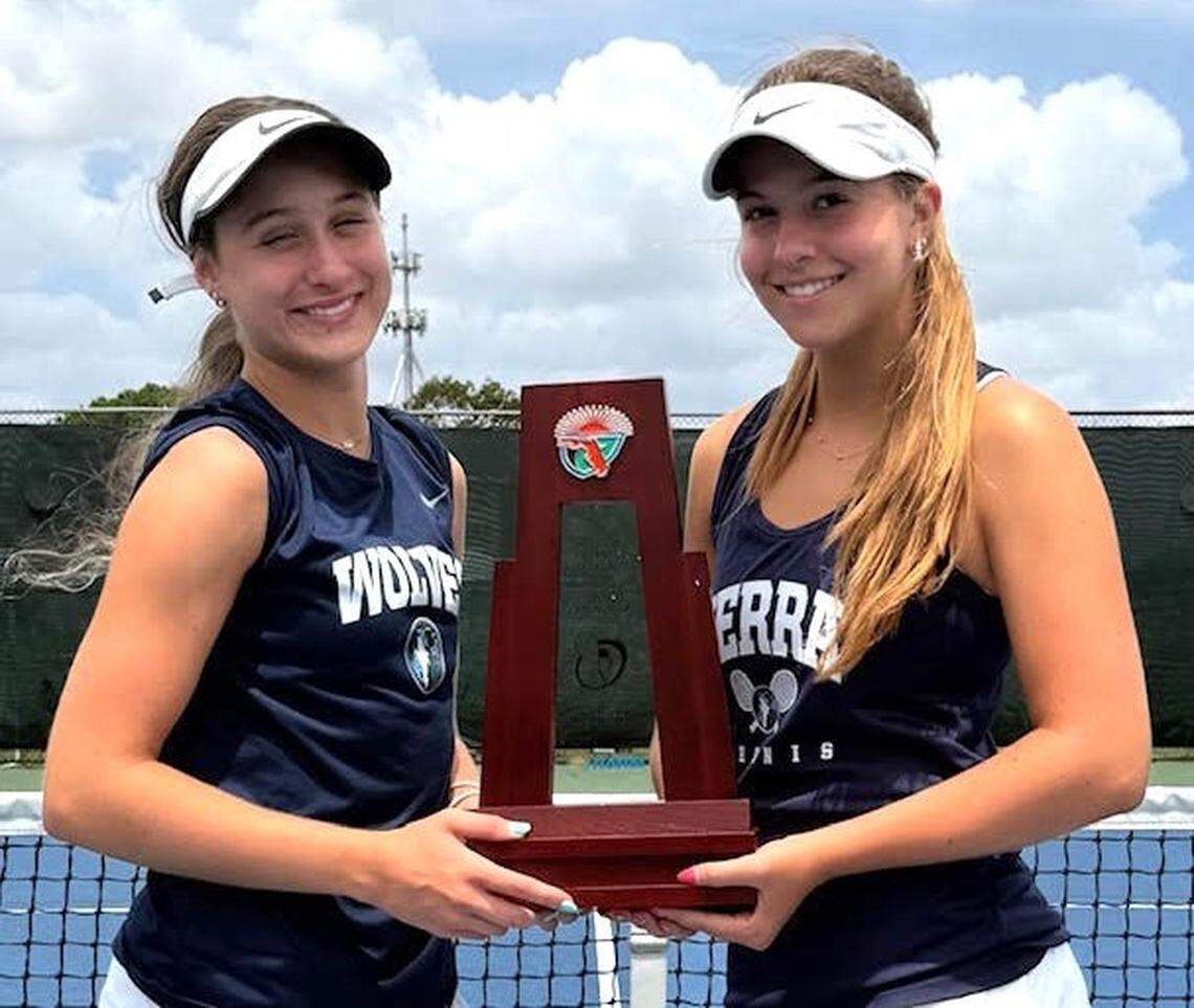 Sophie Gutierrez (left) and Isabella Giordano of TERRA tennis won the No.1 girls’ doubles title at districts, qualifying for state.
