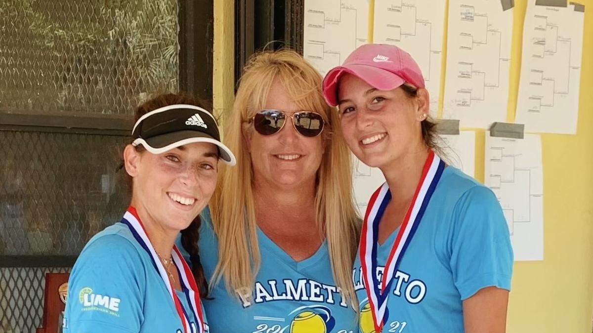 Palmetto tennis coach Kelly Gibson (middle) with district champions Jett Coetzee (left) and Nathalie van der Reis.