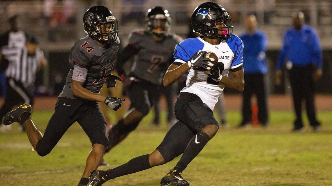 South Dade High School defensive back Jaiden Francois (2) runs past Miami Southridge wide reciever Brad Springer (14) after making an interception in a game on Nove. 16. Francois has made a nonbinding commitment to join the Hurricanes’ 2020 recruiting class.