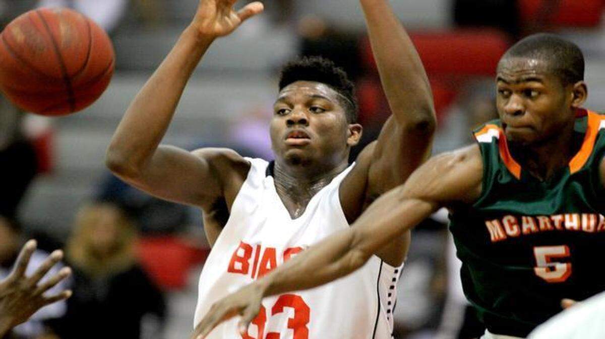 
Miami Beach’s Zach Brown, center, fights for a rebound against McArthur High’s Derric Jean (5) on Feb. 17, 2015. 

